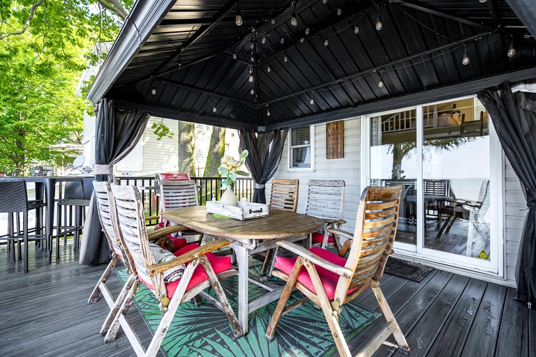 Cottages (Canada, Leamington, Ontario)