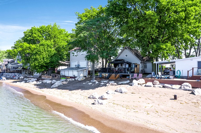 Cottages (Canada, Leamington, Ontario)