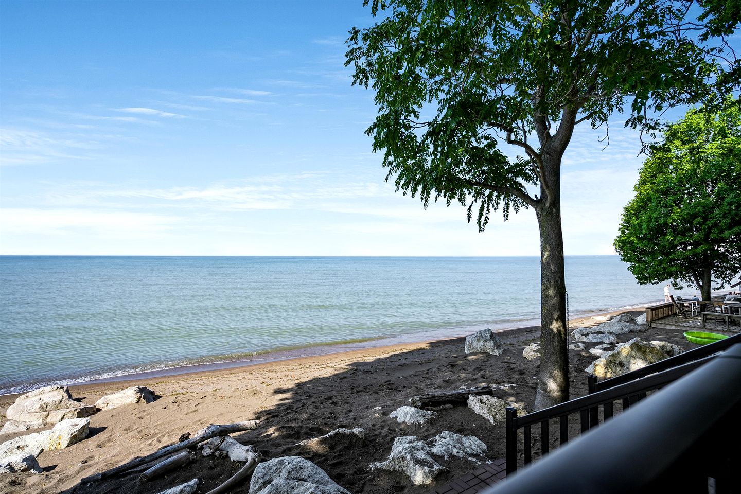 Breathtaking Beachfront Cottage with Nice Sights in Leamington, Ontario