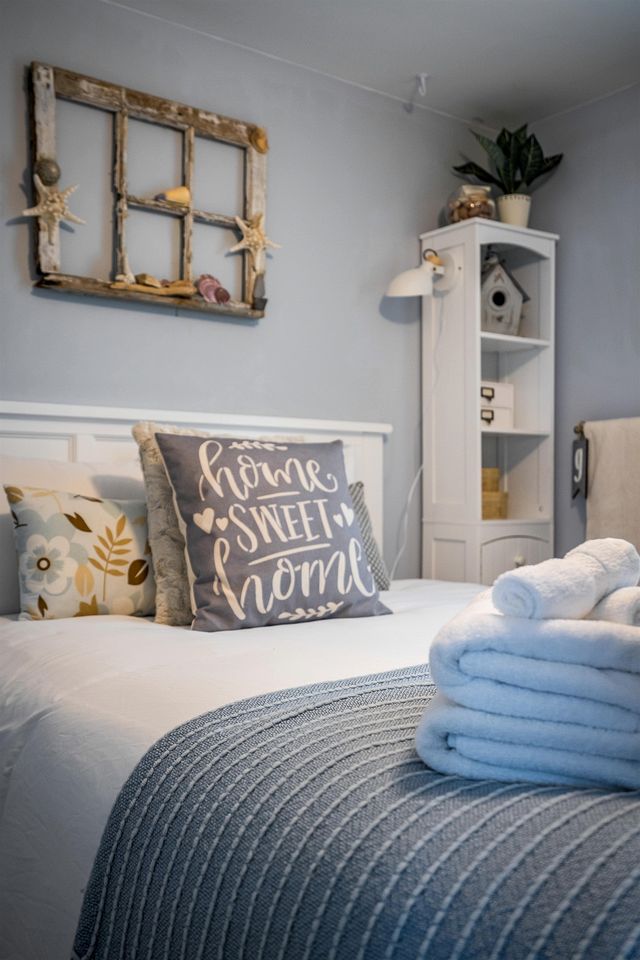 Breathtaking Beachfront Cottage with Nice Sights in Leamington, Ontario