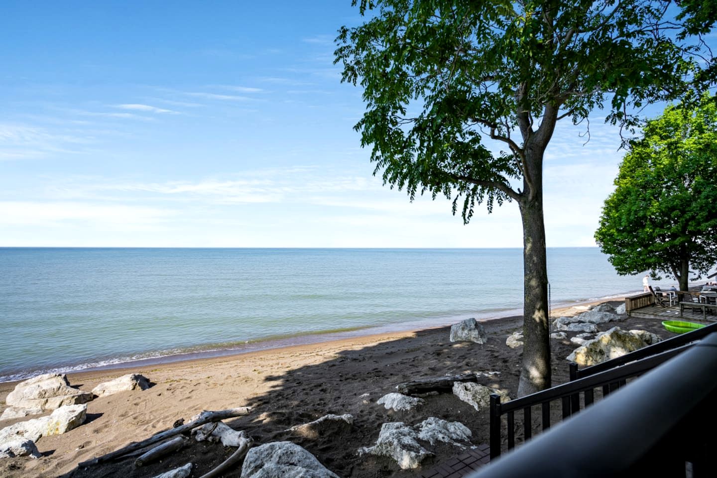 Breathtaking Beachfront Cottage with Nice Sights in Leamington, Ontario