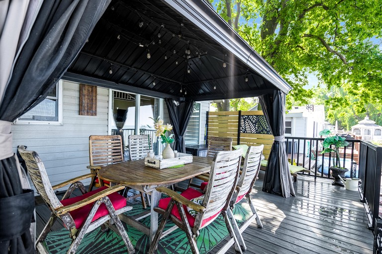 Cottages (Canada, Leamington, Ontario)