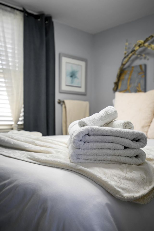 Breathtaking Beachfront Cottage with Nice Sights in Leamington, Ontario