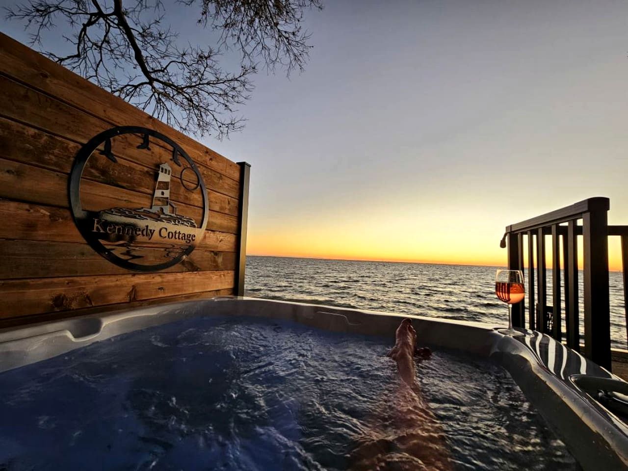 Breathtaking Beachfront Cottage with Nice Sights in Leamington, Ontario