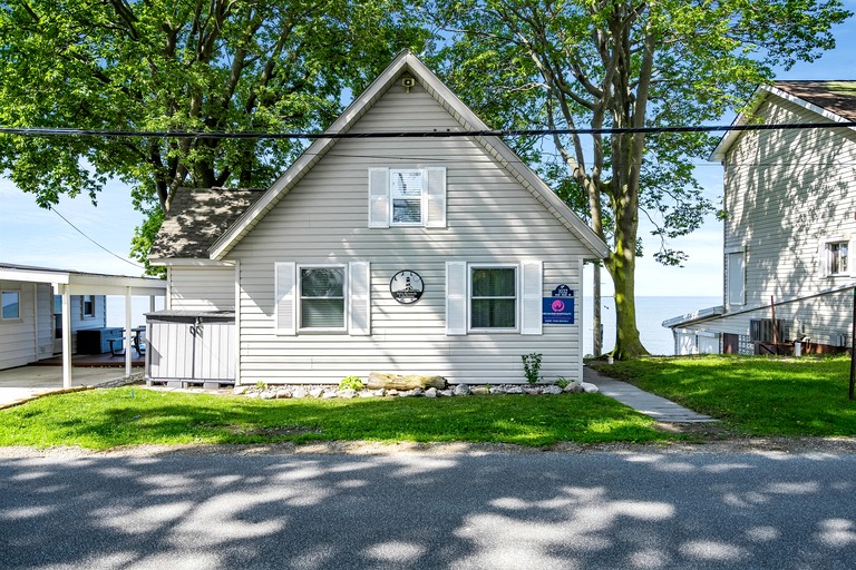 Cottages (Canada, Leamington, Ontario)