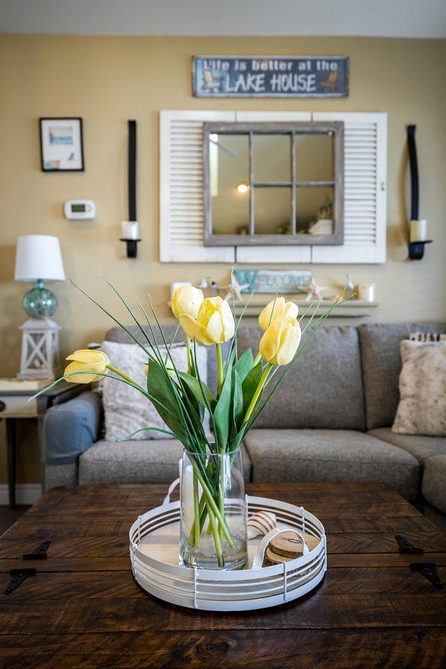 Breathtaking Beachfront Cottage with Nice Sights in Leamington, Ontario