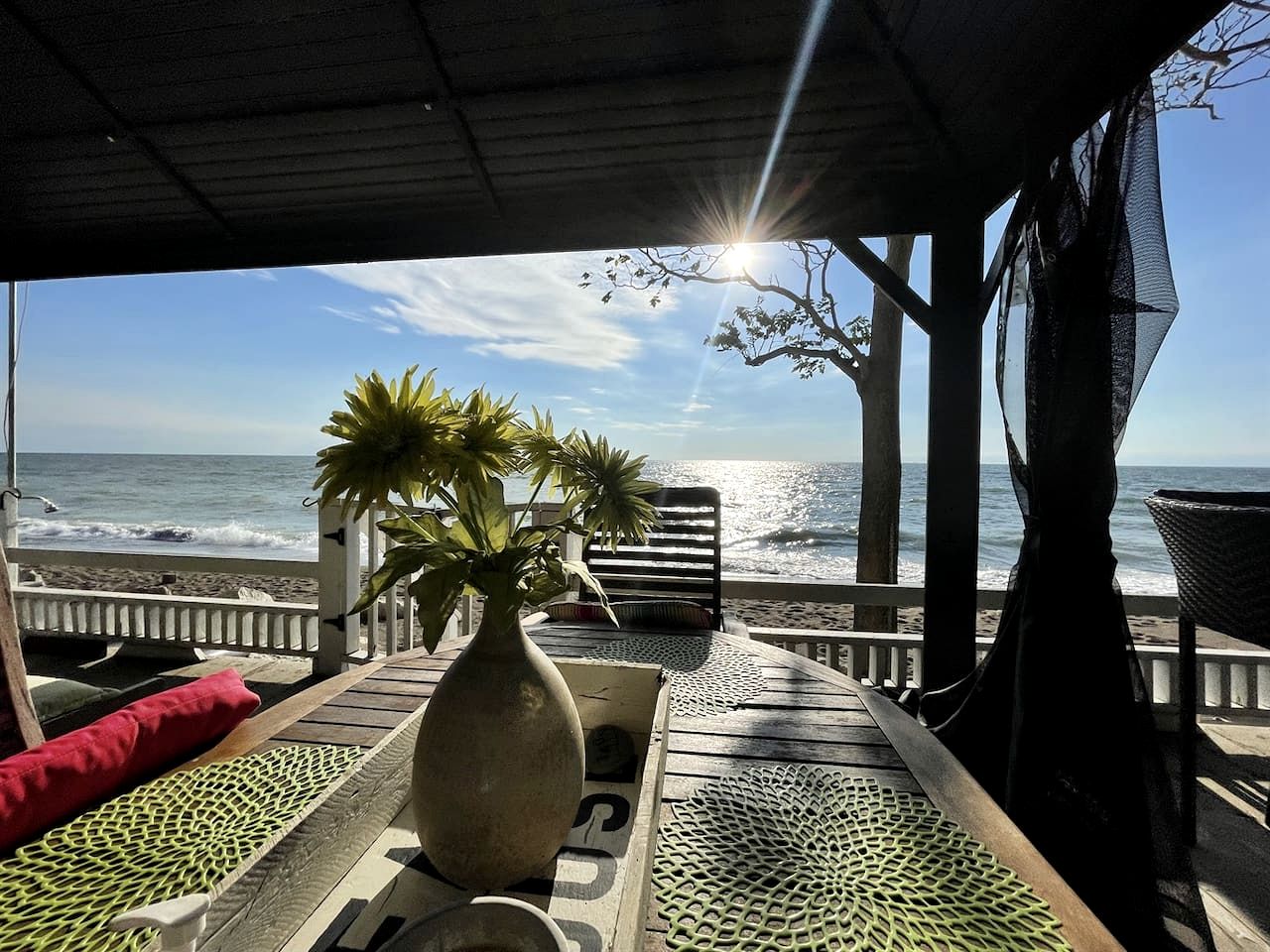 Breathtaking Beachfront Cottage with Nice Sights in Leamington, Ontario