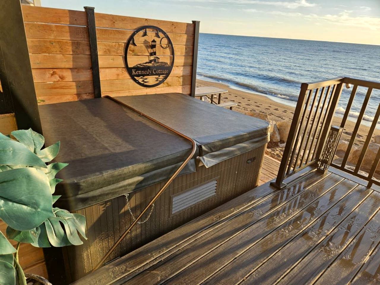 Breathtaking Beachfront Cottage with Nice Sights in Leamington, Ontario