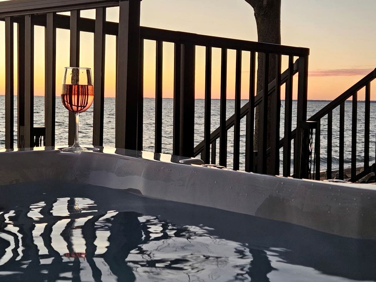 Breathtaking Beachfront Cottage with Nice Sights in Leamington, Ontario