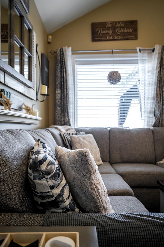 Breathtaking Beachfront Cottage with Nice Sights in Leamington, Ontario