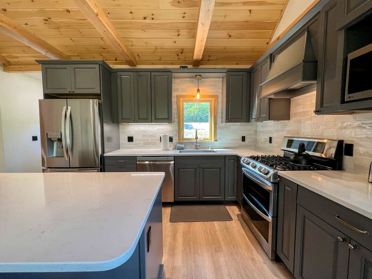 Breathtaking Cabin with Fireplace and Hot-tub in Bartlett, New Hampshire