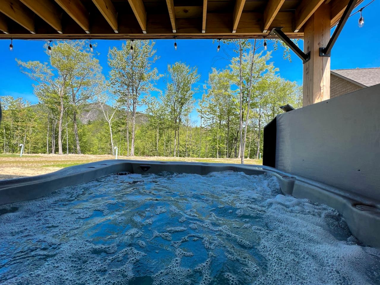 Breathtaking Cabin with Fireplace and Hot-tub in Bartlett, New Hampshire