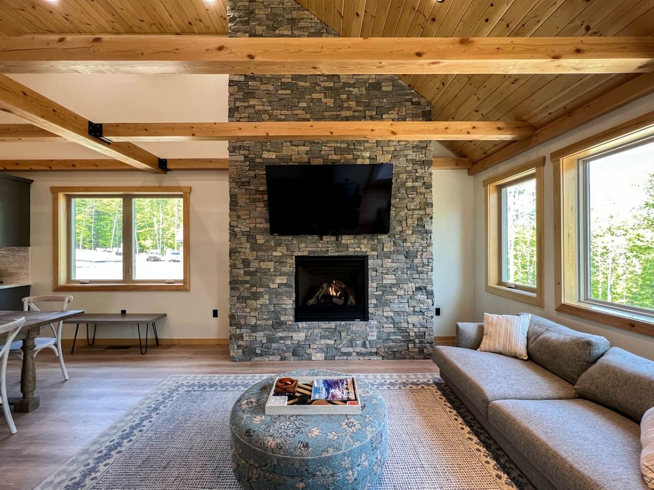 Breathtaking Cabin with Fireplace and Hot-tub in Bartlett, New Hampshire