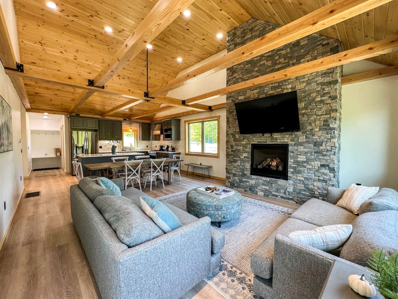 Breathtaking Cabin with Fireplace and Hot-tub in Bartlett, New Hampshire