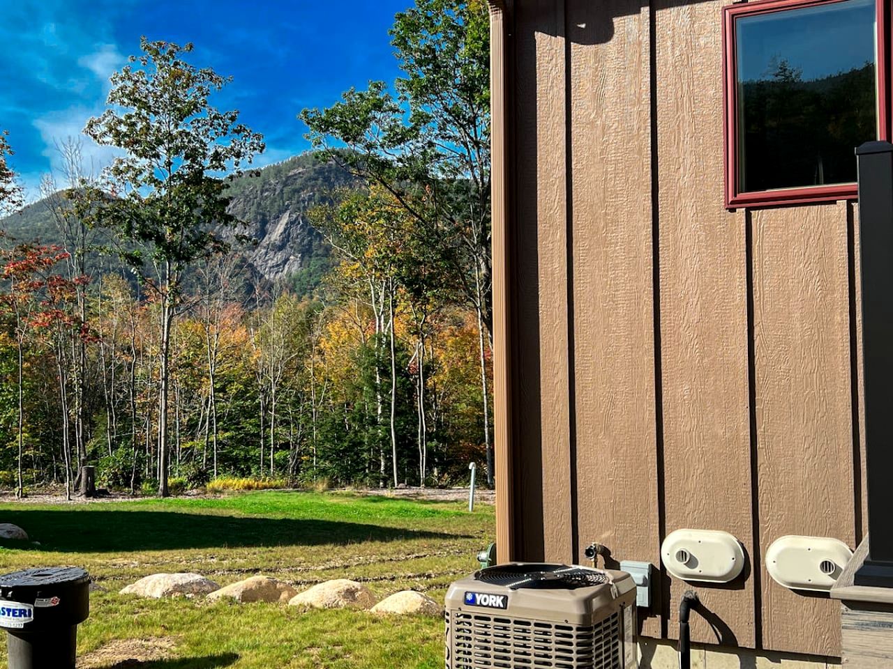 Breathtaking Cabin with Fireplace and Hot-tub in Bartlett, New Hampshire
