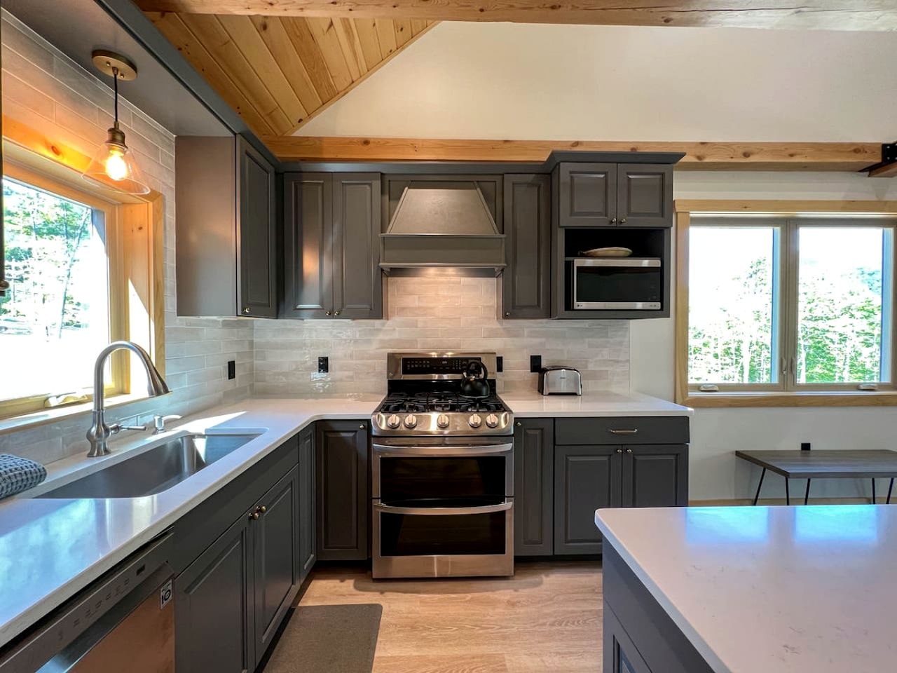 Breathtaking Cabin with Fireplace and Hot-tub in Bartlett, New Hampshire