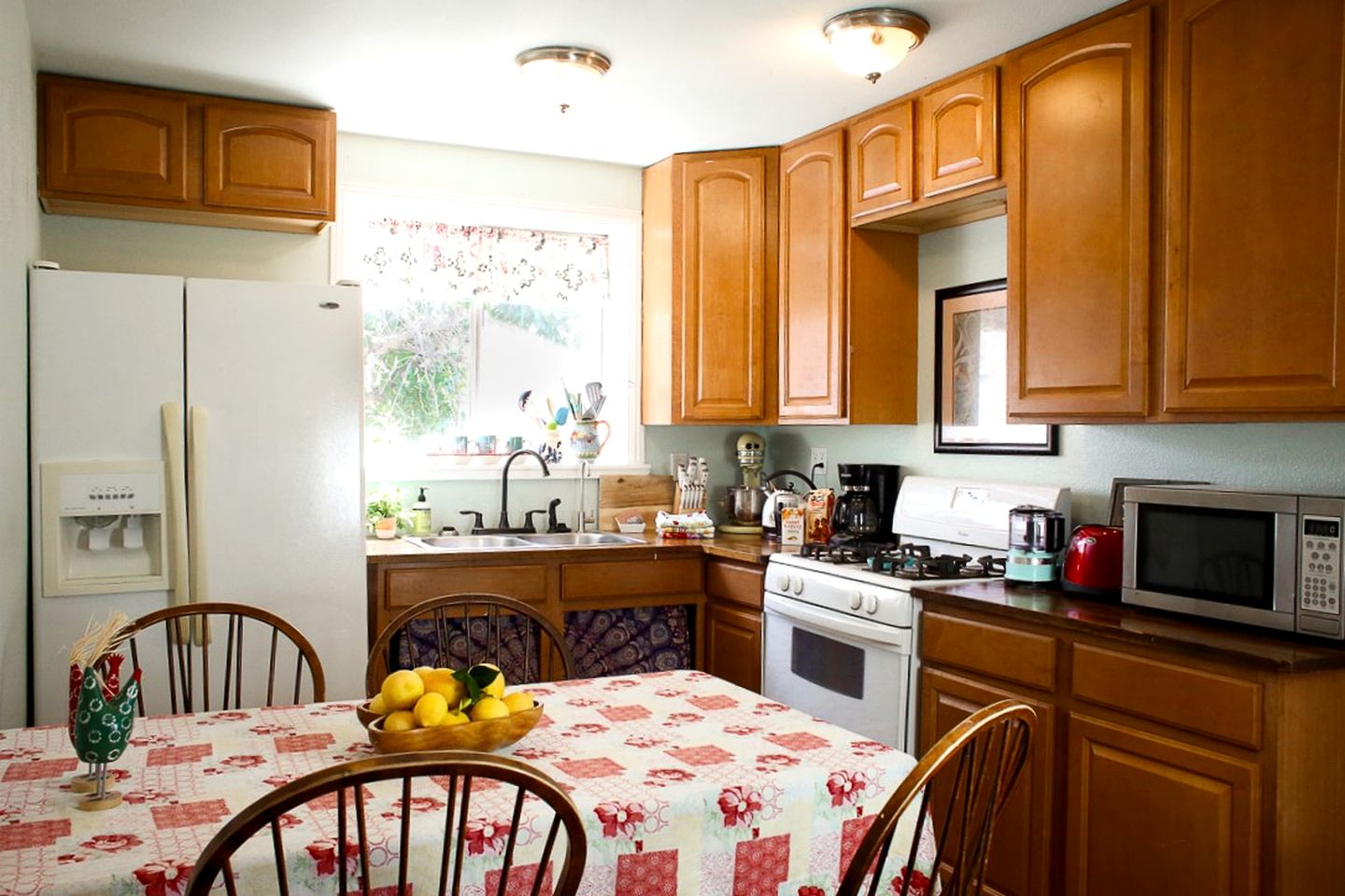 Pet Friendly Breathtaking Cottage with Great Views and Hot-tub in Rainbow, California