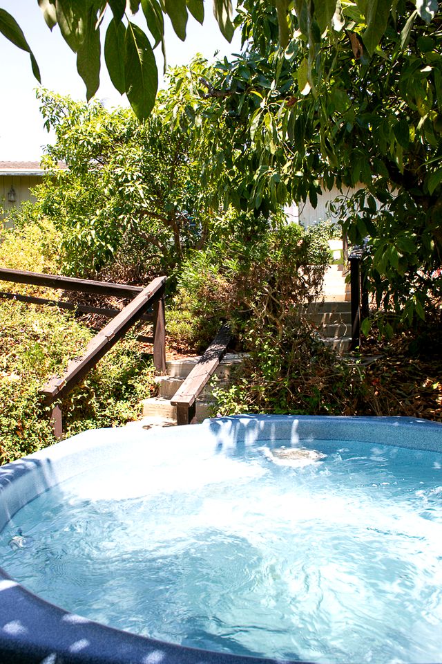 Pet Friendly Breathtaking Cottage with Great Views and Hot-tub in Rainbow, California