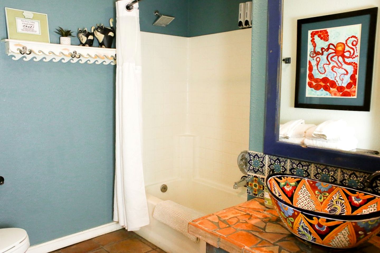 Pet Friendly Breathtaking Cottage with Great Views and Hot-tub in Rainbow, California