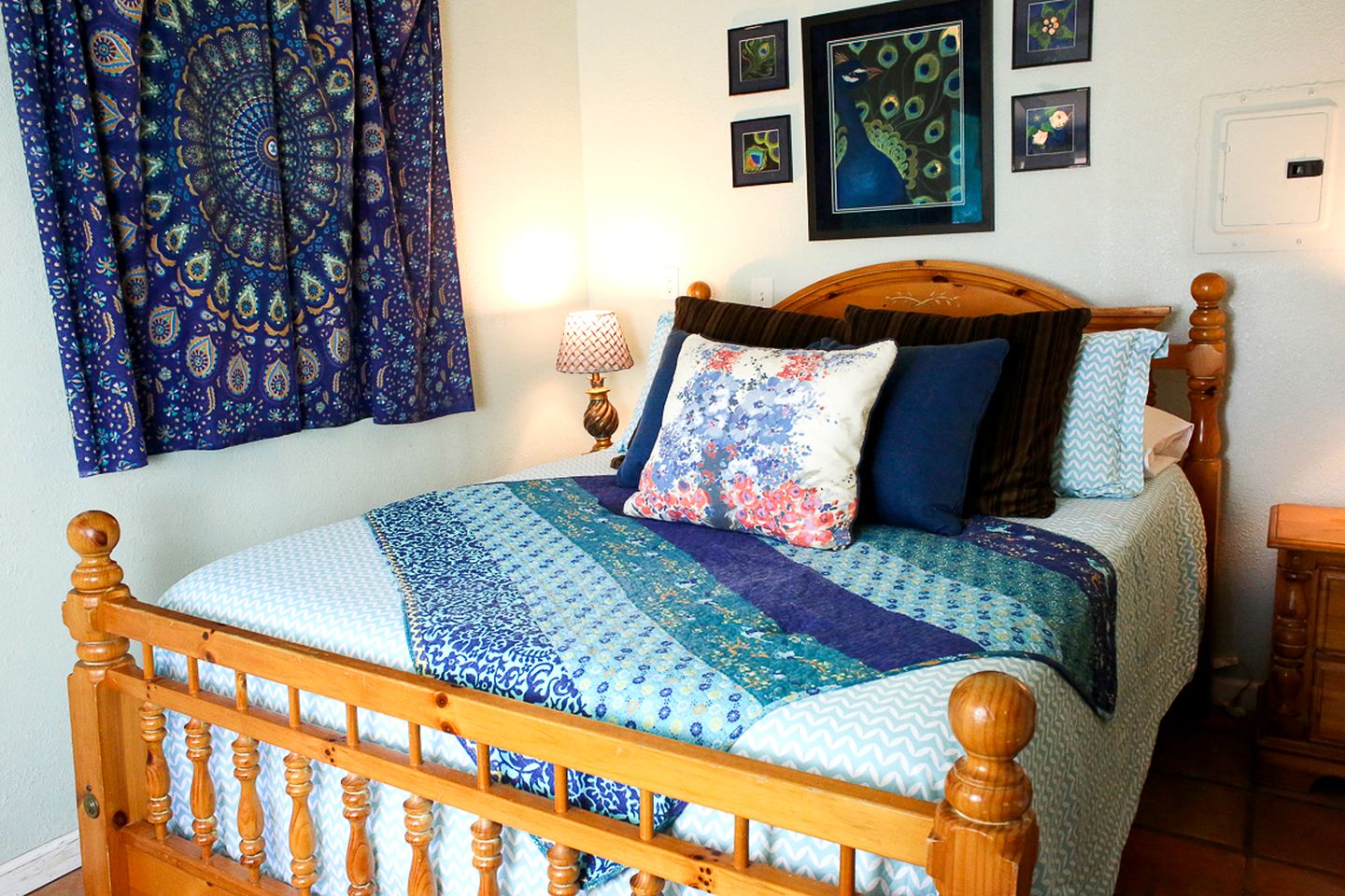 Pet Friendly Breathtaking Cottage with Great Views and Hot-tub in Rainbow, California