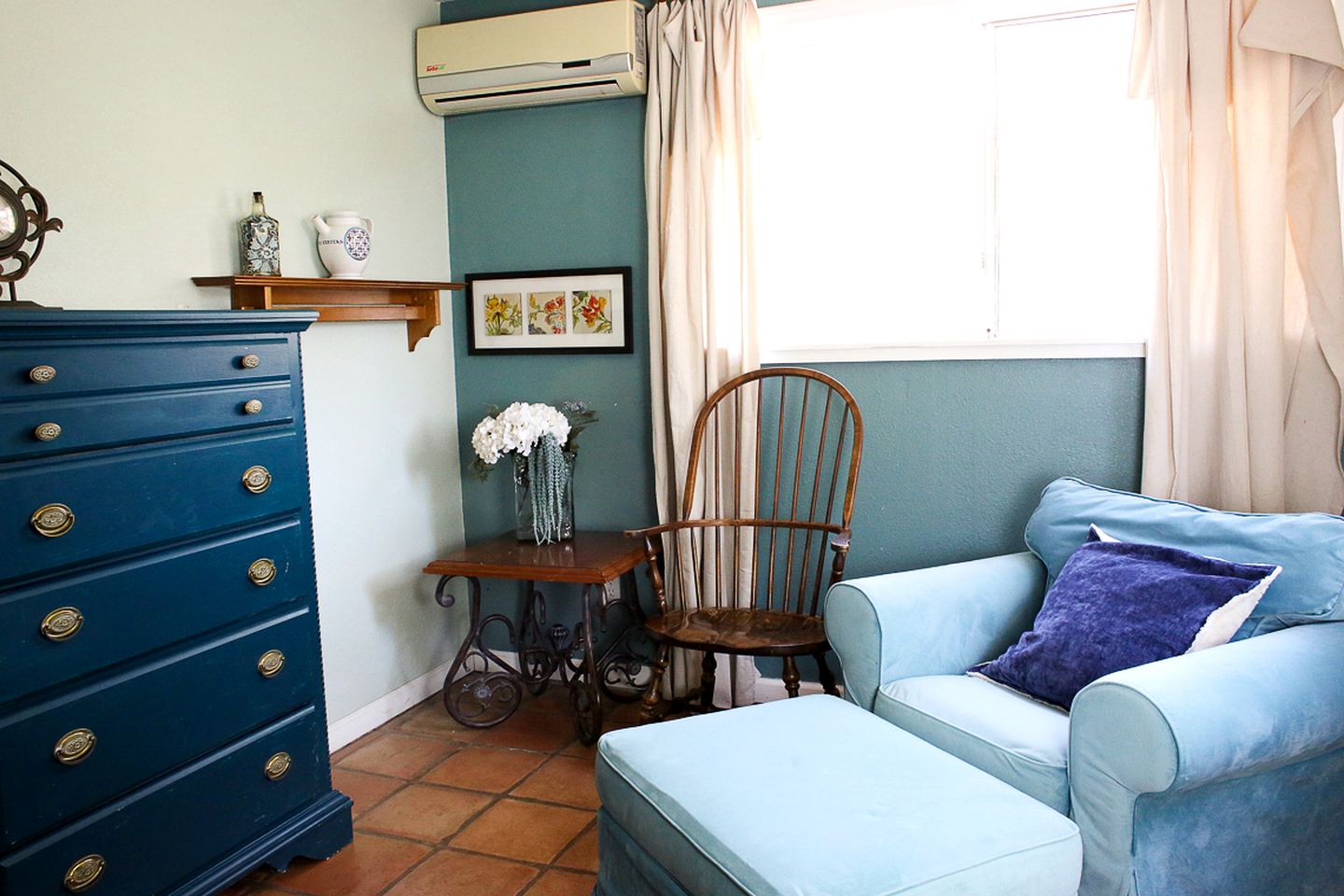 Pet Friendly Breathtaking Cottage with Great Views and Hot-tub in Rainbow, California
