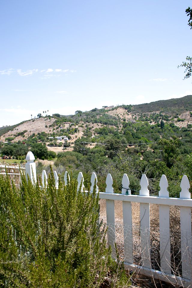 Pet Friendly Breathtaking Cottage with Great Views and Hot-tub in Rainbow, California