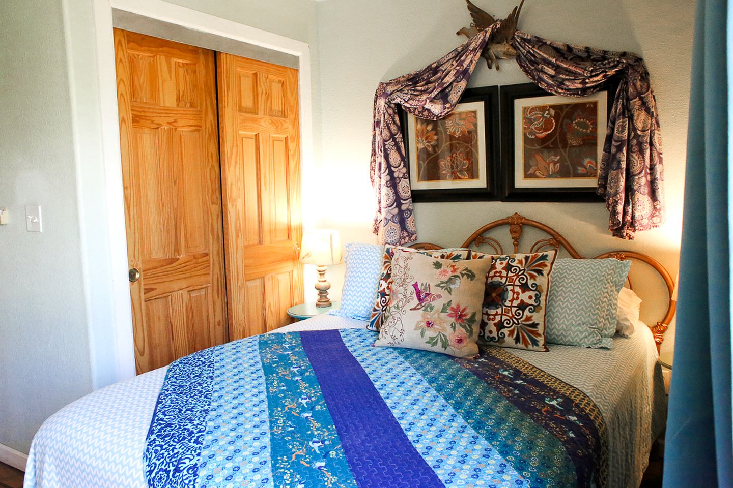 Pet Friendly Breathtaking Cottage with Great Views and Hot-tub in Rainbow, California