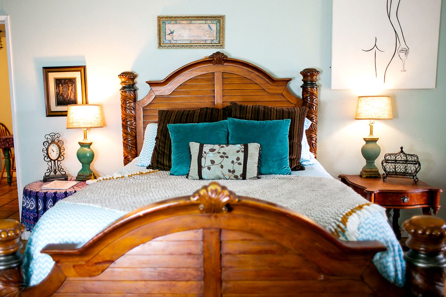 Pet Friendly Breathtaking Cottage with Hot-tub in Rainbow, California