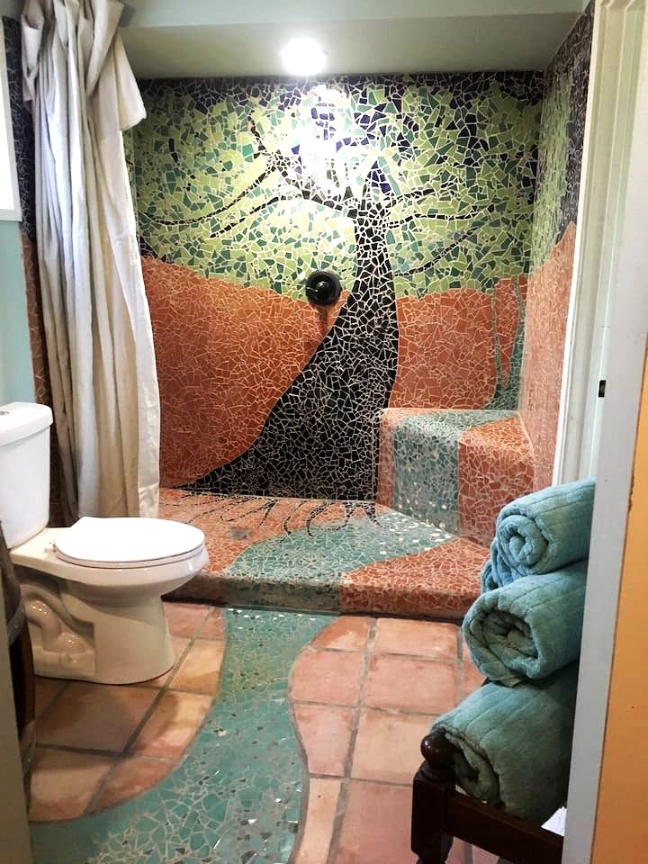 Pet Friendly Breathtaking Cottage with Hot-tub in Rainbow, California