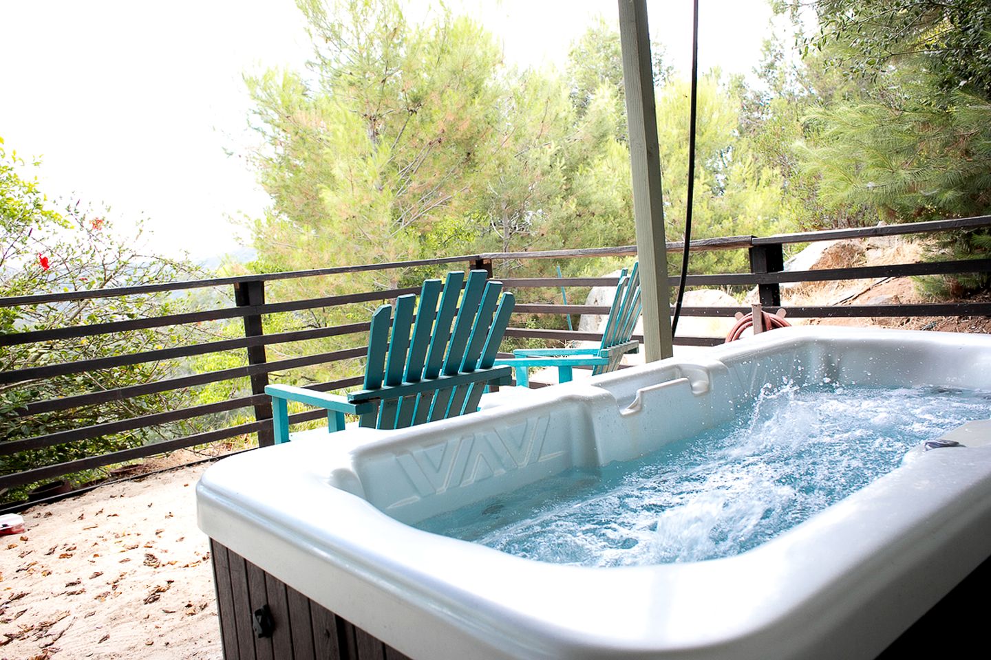 Pet Friendly Breathtaking Cottage with Hot-tub in Rainbow, California