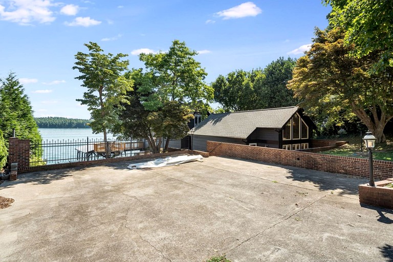 Cabins (United States of America, Nebo, North Carolina)