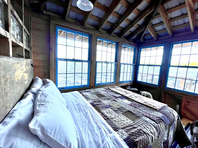 Floating Homes (United States of America, Monmouth, Maine)