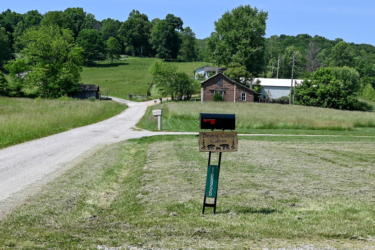 Breathtaking Secluded Wooden Cabin in Laurelville, Ohio