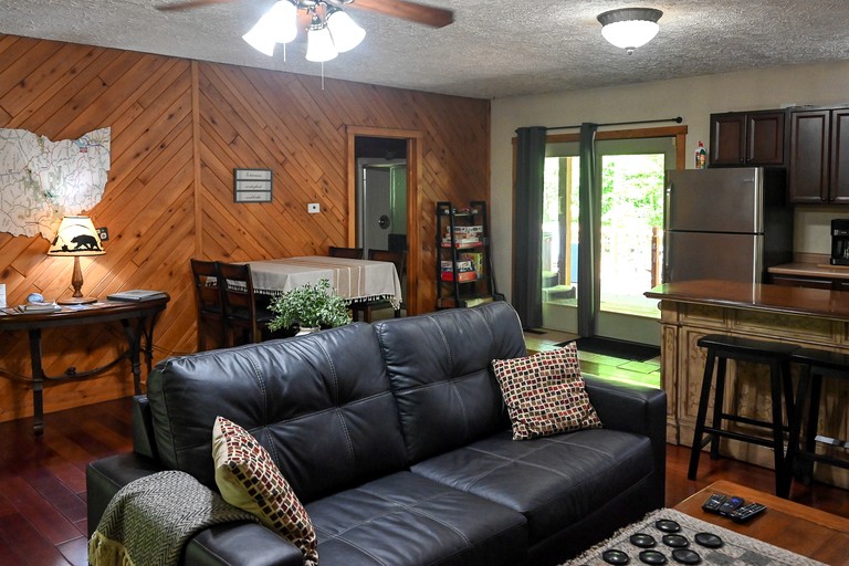 Cabins (United States of America, Laurelville, Ohio)