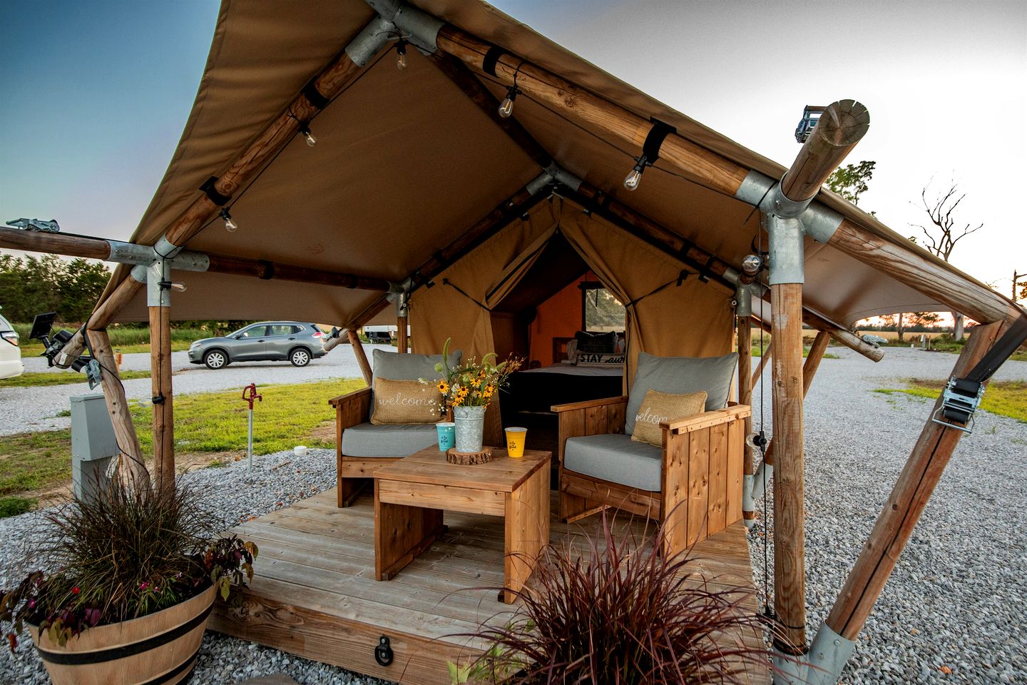 Breathtaking Tented Cabin with Gorgeous Sights in Cassville, Missouri