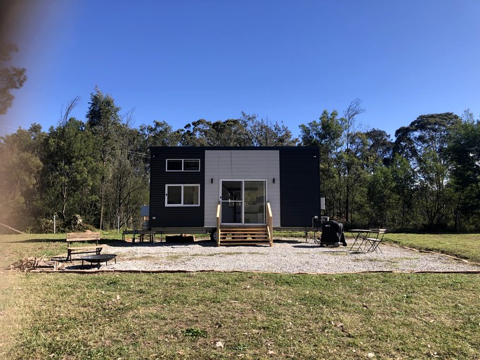 Breathtaking Tiny House Loft Perfect for Family Activities and Wine Tasting in New South Wales, Australia