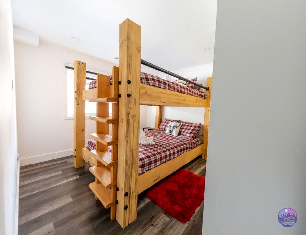 Breathtaking Villa with Fully Equipped Outdoor Area, Sauna and Pool Table in Saint Come, Quebec