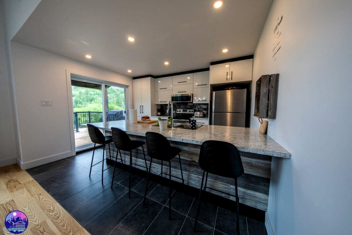 Breathtaking Villa with Fully Equipped Outdoor Area, Sauna and Pool Table in Saint Come, Quebec