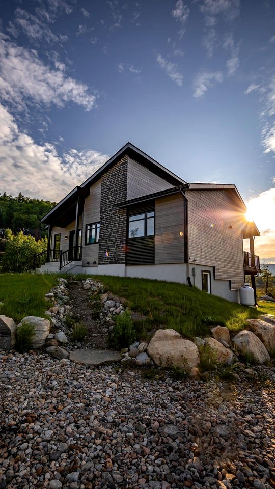 Breathtaking Villa with Fully Equipped Outdoor Area, Sauna and Pool Table in Saint Come, Quebec