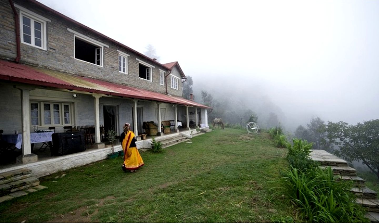 Breathtaking Woodland Suite for Couples or Small Families in the Himalayas, India