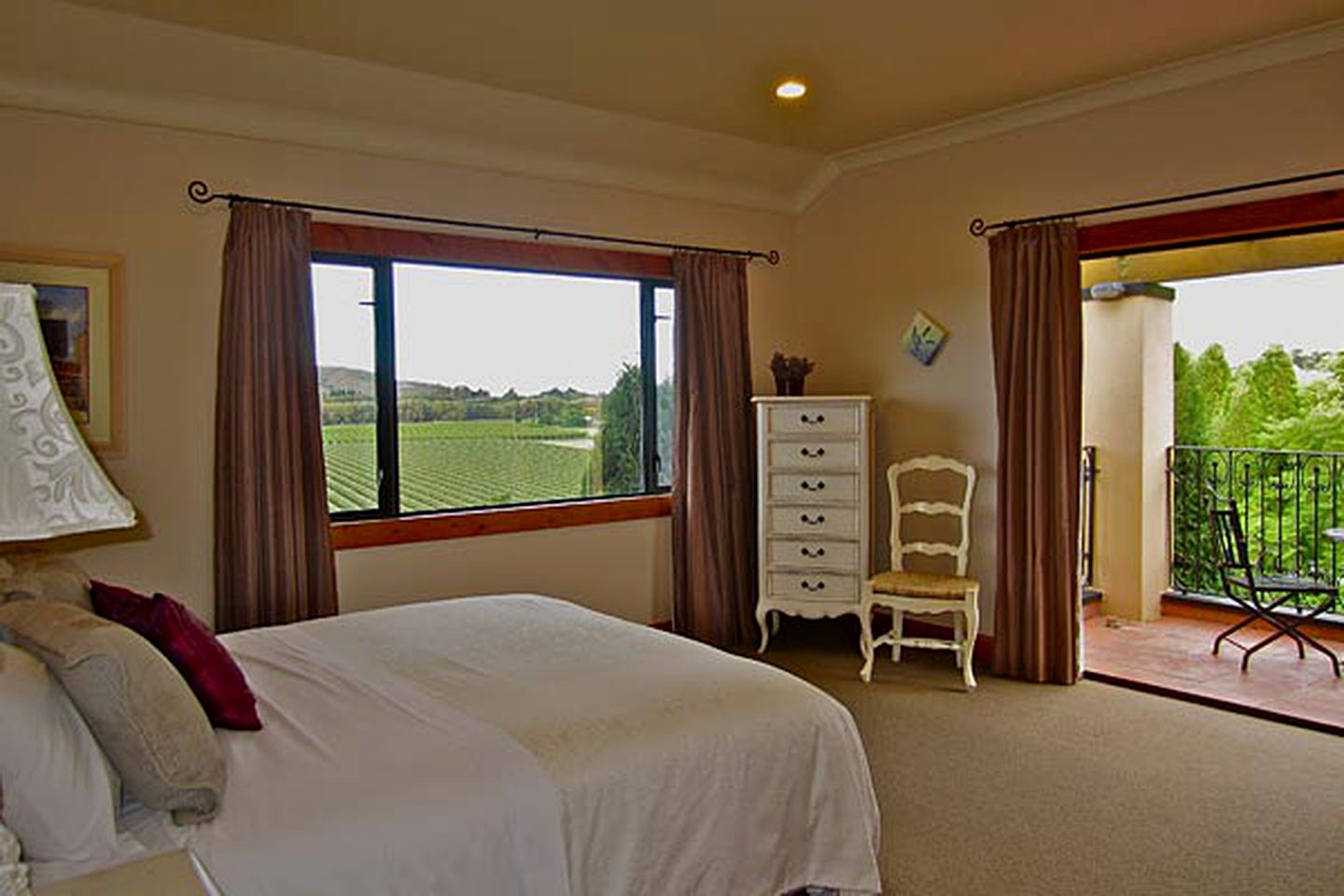 Stylish Suite Accommodation in Luxury Lodge near Napier, Hawke's Bay