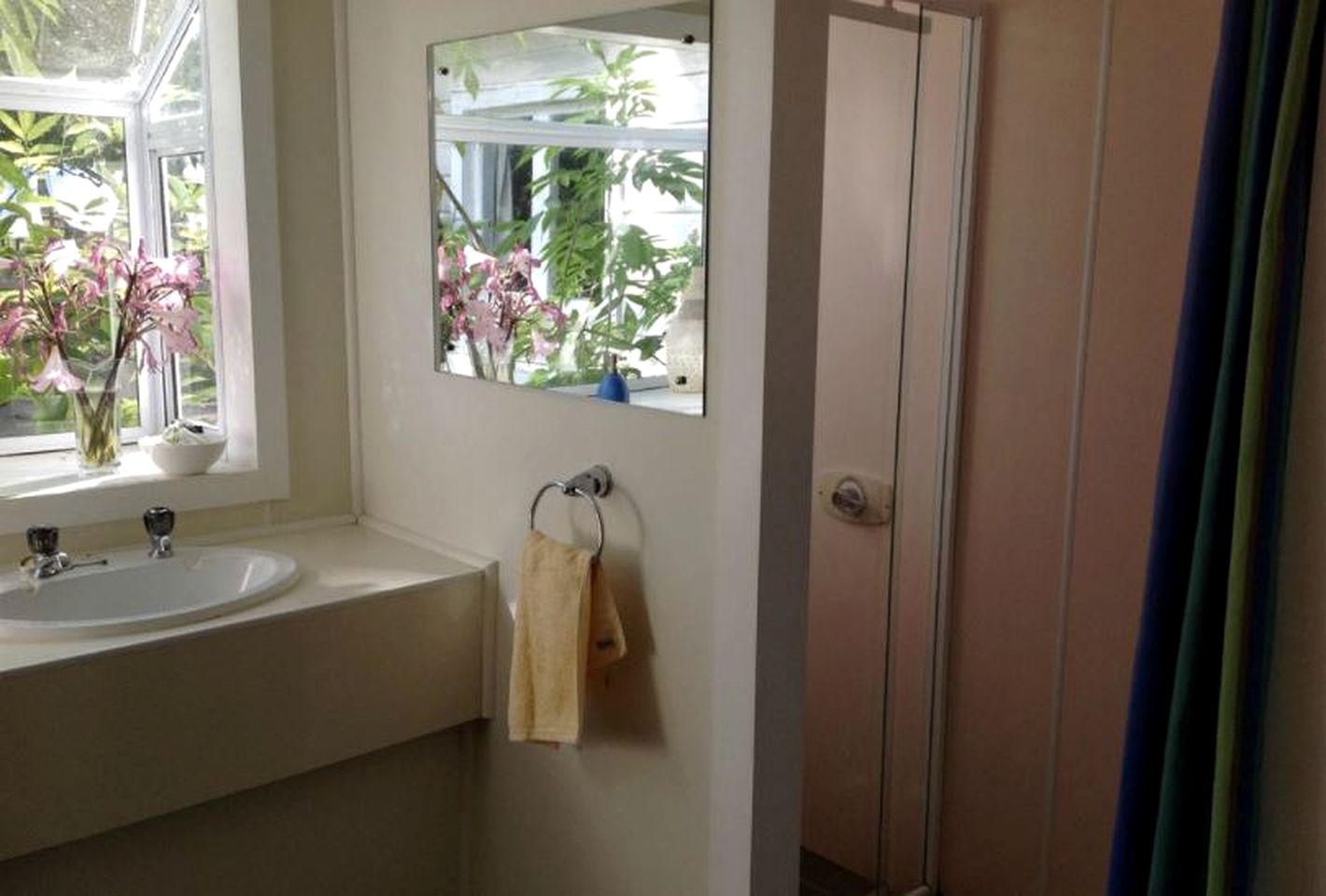 Cozy Getaway Perfect for Solo Travelers on Whanganui River, New Zealand