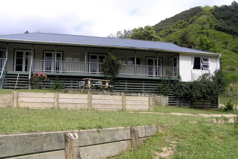 Nature Lodges (Epsom, North Island, New Zealand)