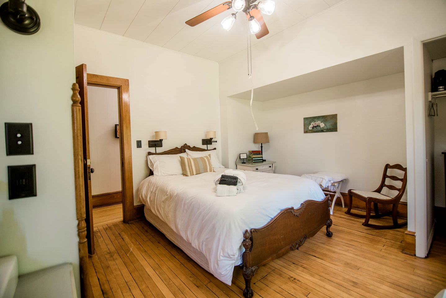 Charming Cottage Perfect for Family Gathers and Events in Central Lake, Michigan