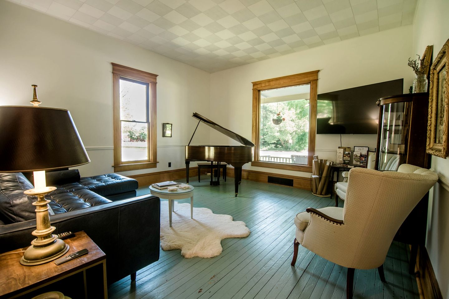 Charming Cottage Perfect for Family Gathers and Events in Central Lake, Michigan