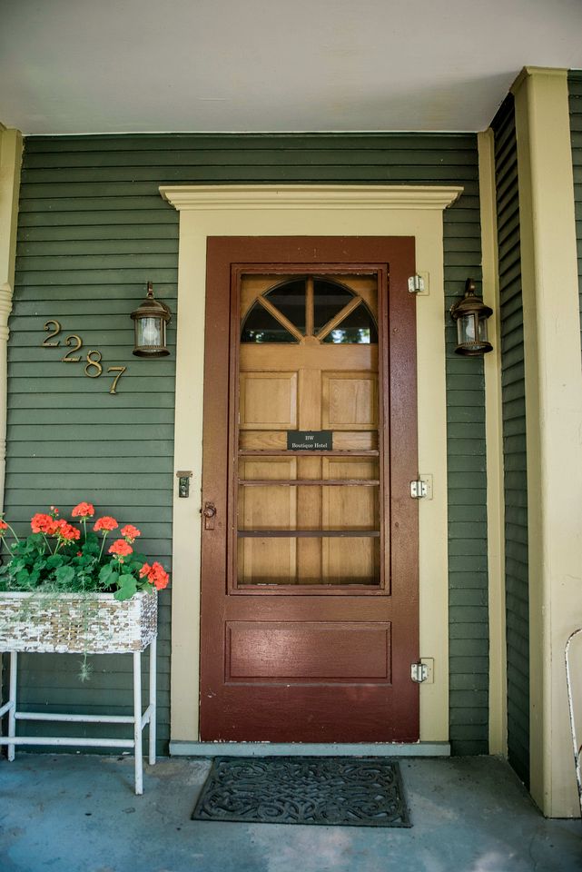Charming Cottage Perfect for Family Gathers and Events in Central Lake, Michigan