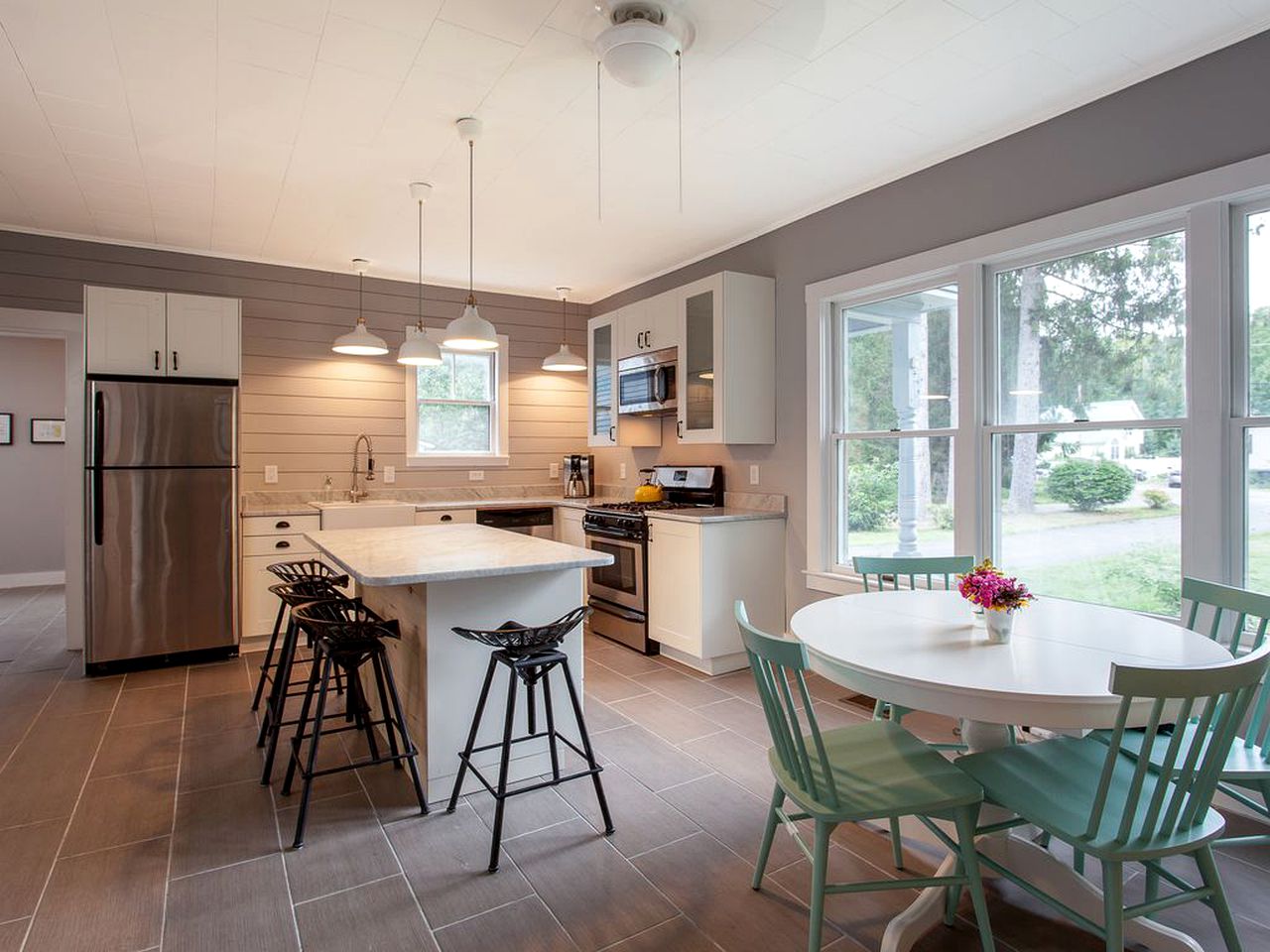 Modern Luxury Farmhouse with a Jacuzzi Tub near Woodstock, Vermont