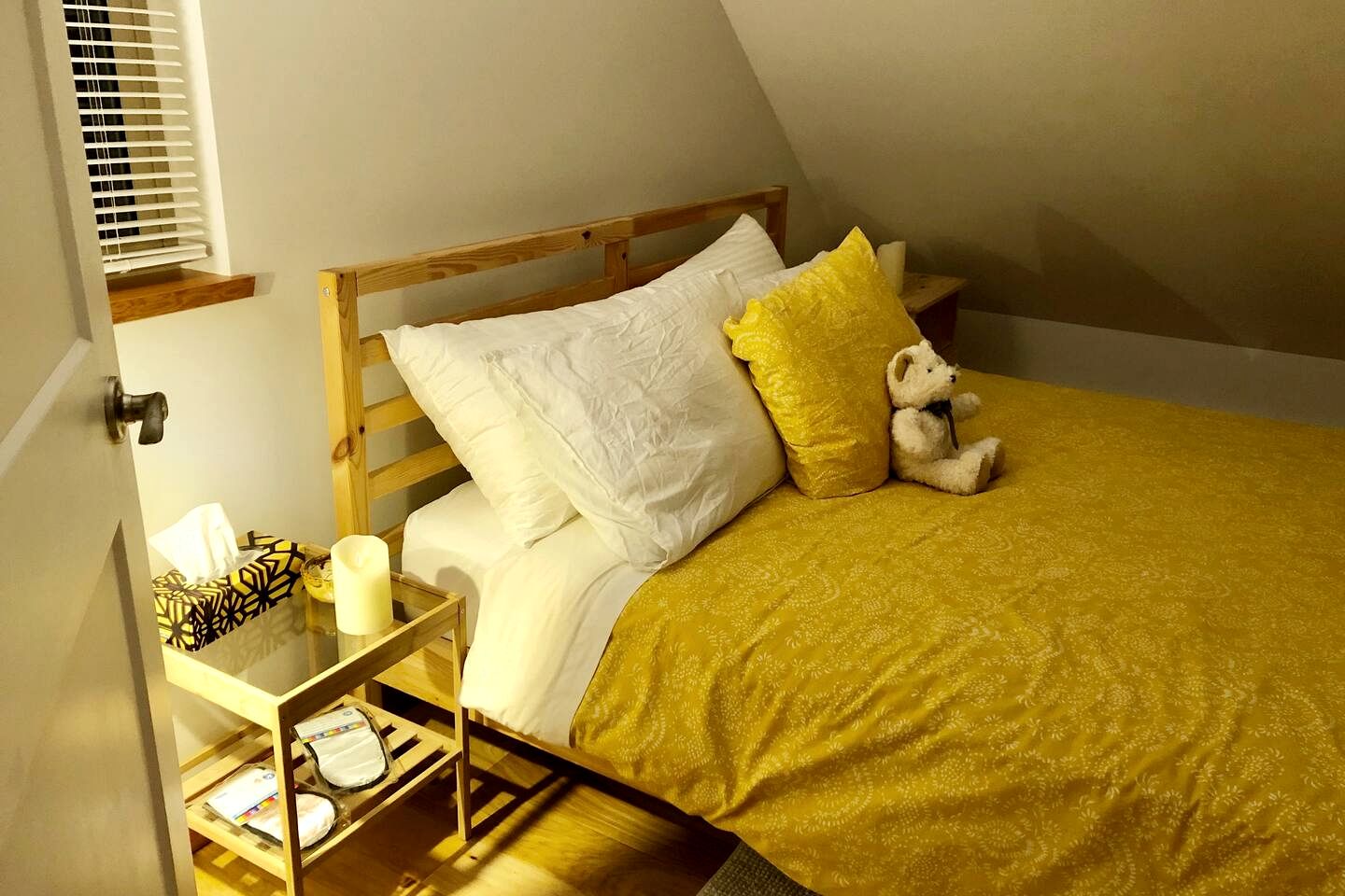 Upscale Mountain View Suite with Private Cedar Deck & Skylights Near the Ocean | Sunshine Coast Regional District, BC