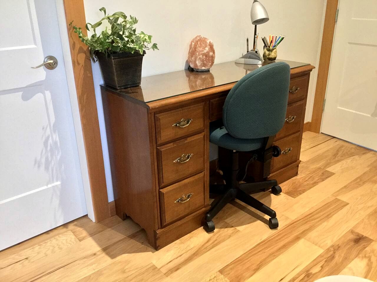 Upscale Mountain View Suite with Private Cedar Deck & Skylights Near the Ocean | Sunshine Coast Regional District, BC