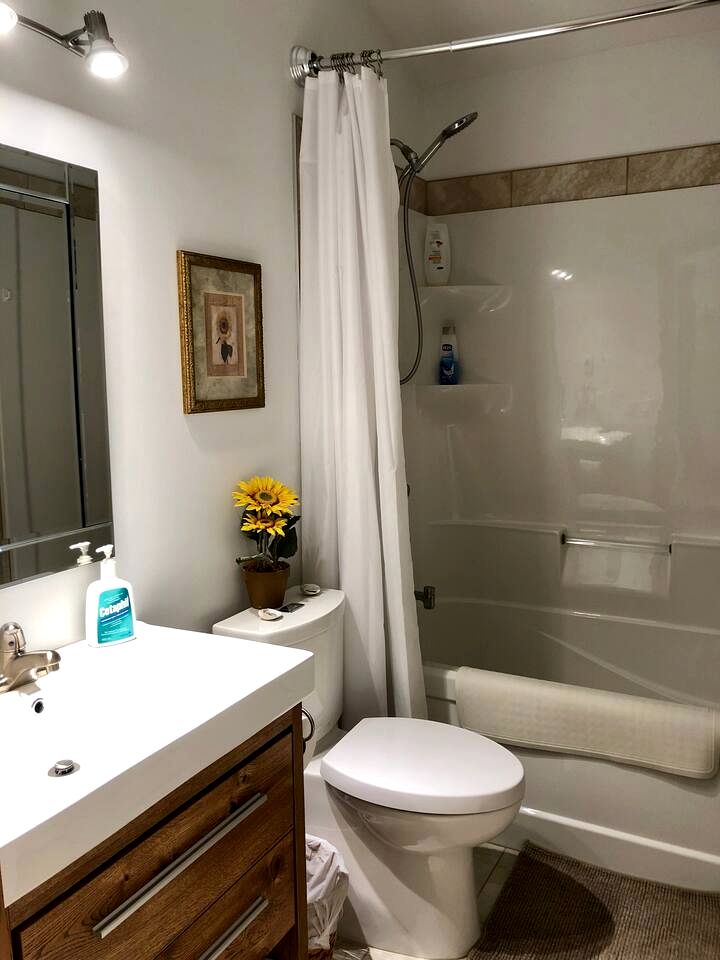 Upscale Mountain View Suite with Private Cedar Deck & Skylights Near the Ocean | Sunshine Coast Regional District, BC